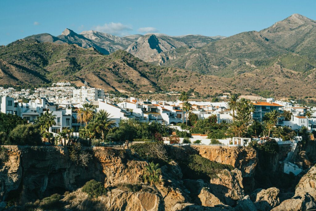 costa del sol góry miasteczko miejsce hiszpania